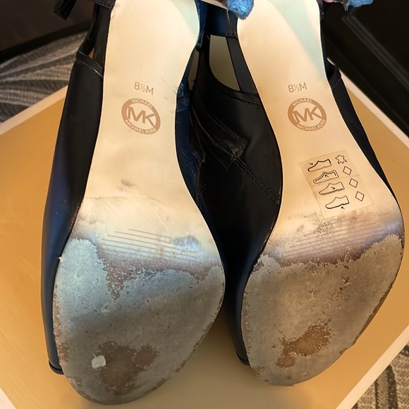 Michael Kors heeled bootie - Picture 5 of 6